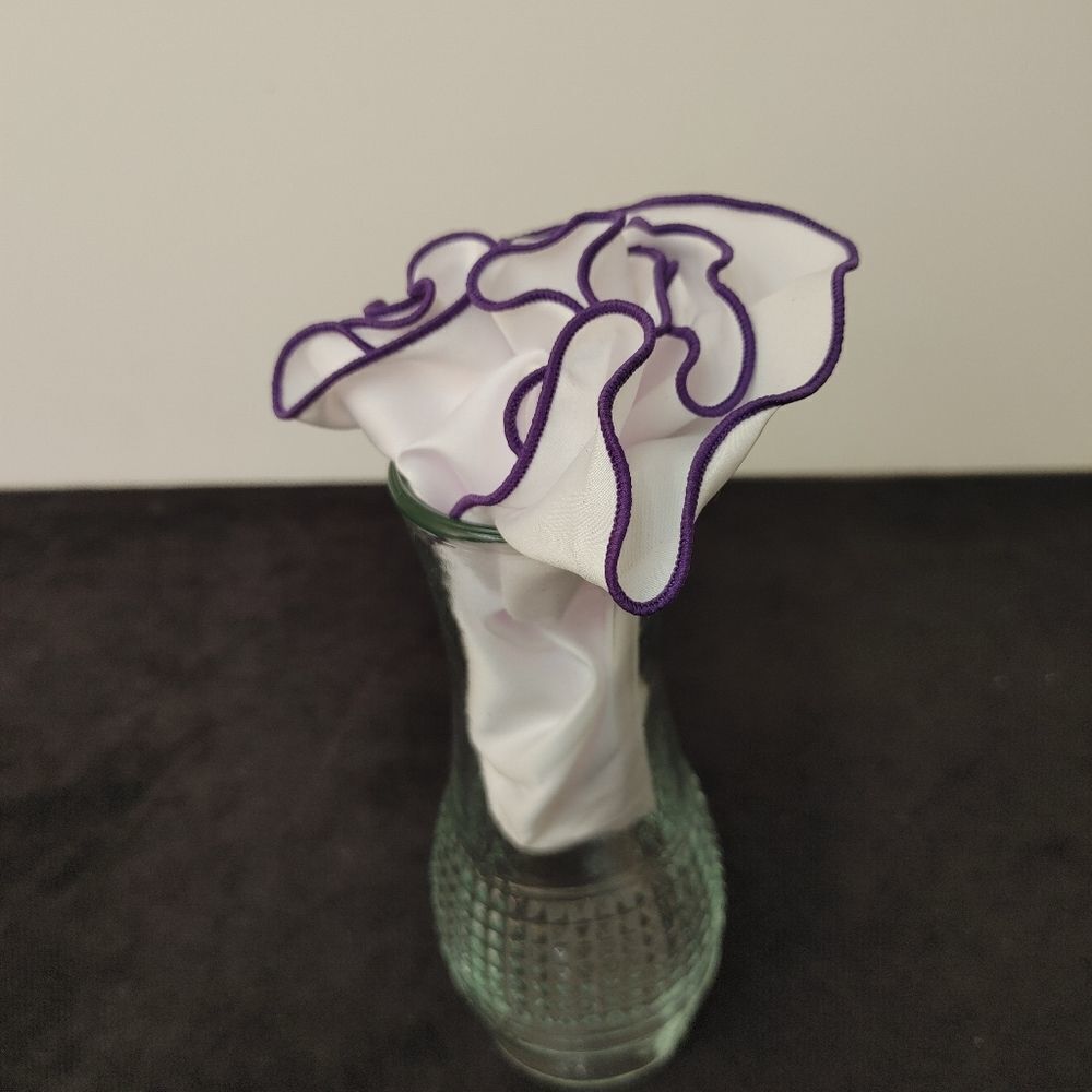 MEN'S ROUND HANKY POCKET SQUARE.